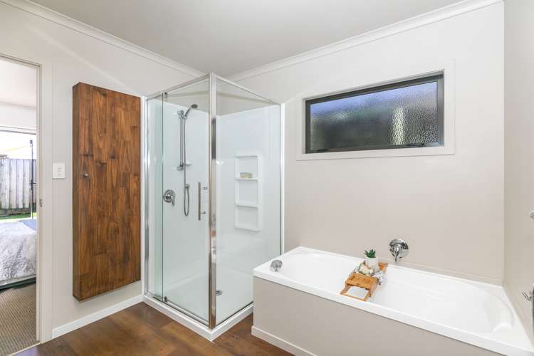 24 Pointon Glade Grandview Heights_12