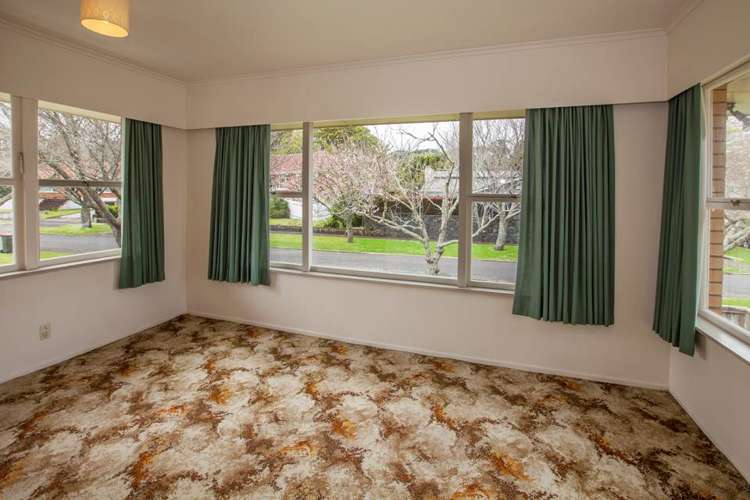 2f Golf Road Epsom_11