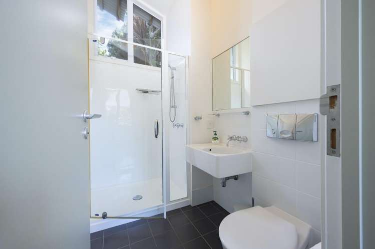 61 Garden Road Piha_13