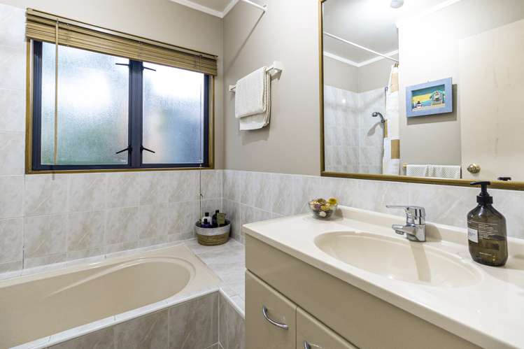 69 Milan Drive Glen Eden_15