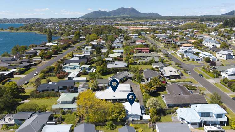 1 and 2/20 Stanley Street Wharewaka_39