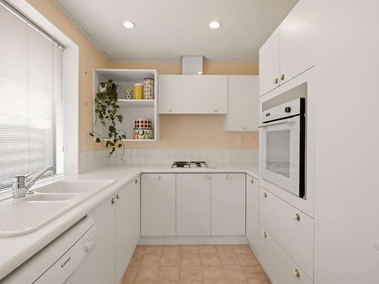 21 Bains Avenue Hamilton East_4