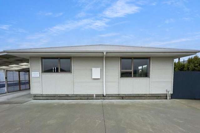 Dual-income townhouse opportunity