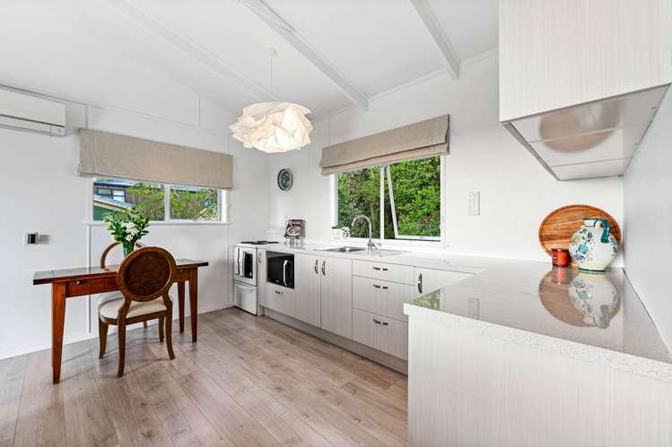 14 Domain Crescent Muriwai_5