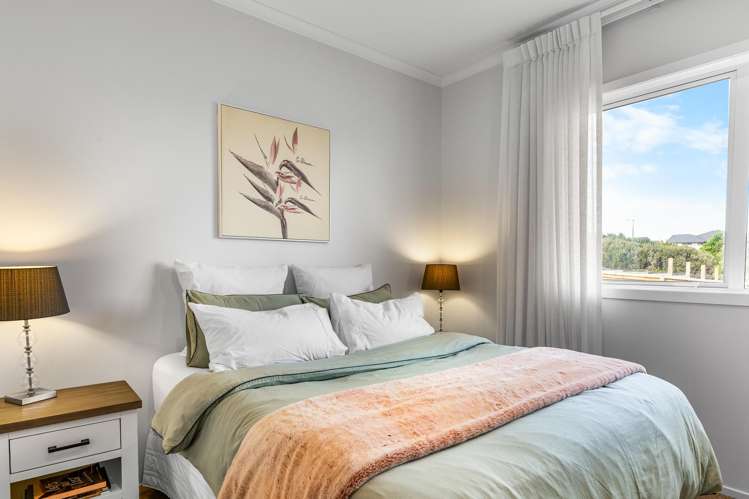 32 OMAHURU ROAD  "Kahawai Point" Glenbrook_38