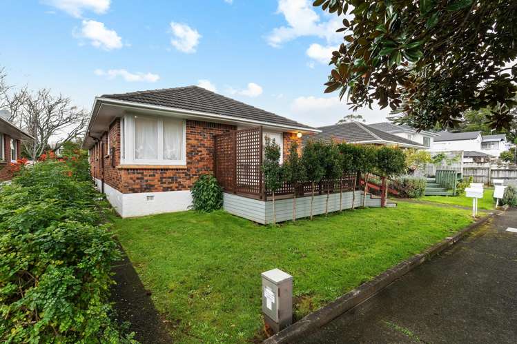 2/8 Bowling Avenue_4