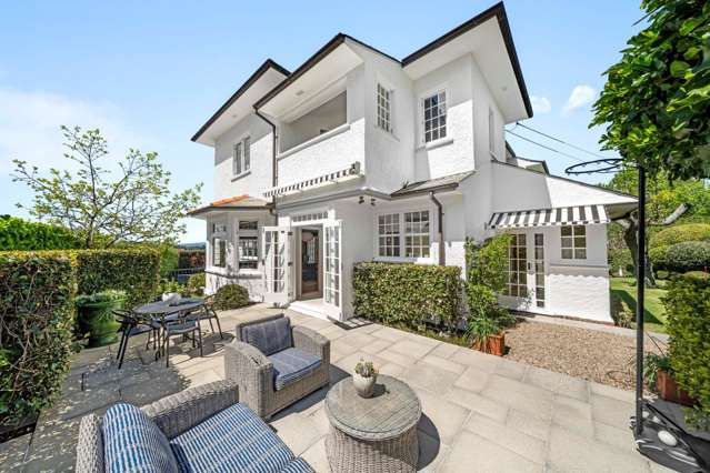 Epsom home built for retail royalty goes to auction - Earl Spencer played tennis there in 1953