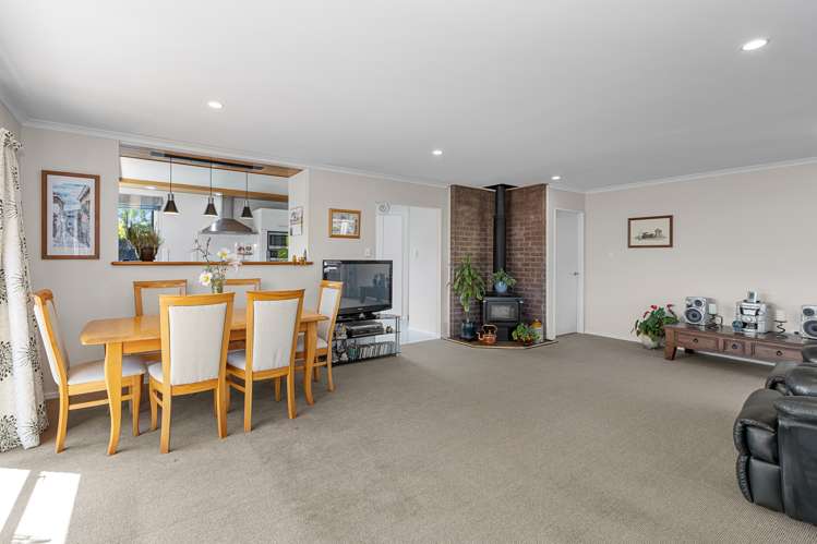 23b Salford Avenue Redwood_8
