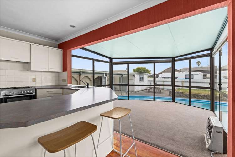 51 Riverbend Road Onekawa_3