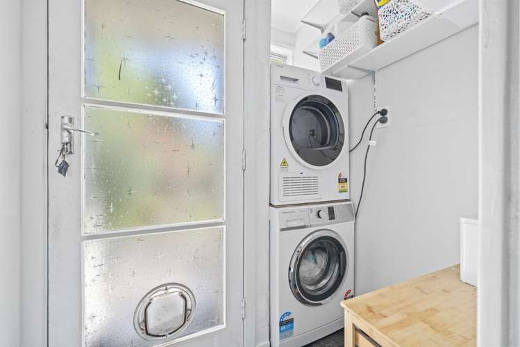 13 Helleur Road Massey_16