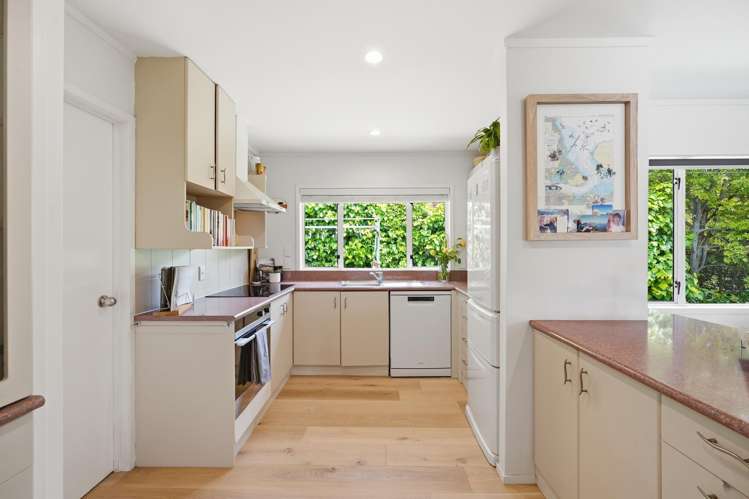 2/8 Rossmore Terrace Murrays Bay_11