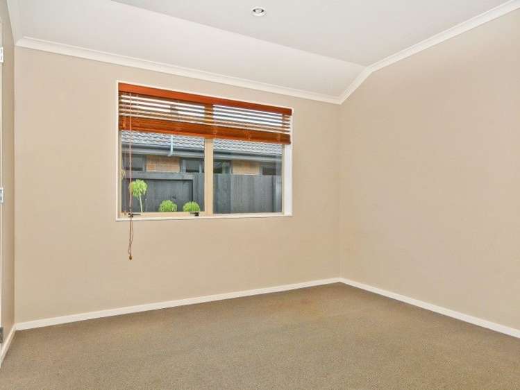 91 Farnborough Drive Grandview Heights_13