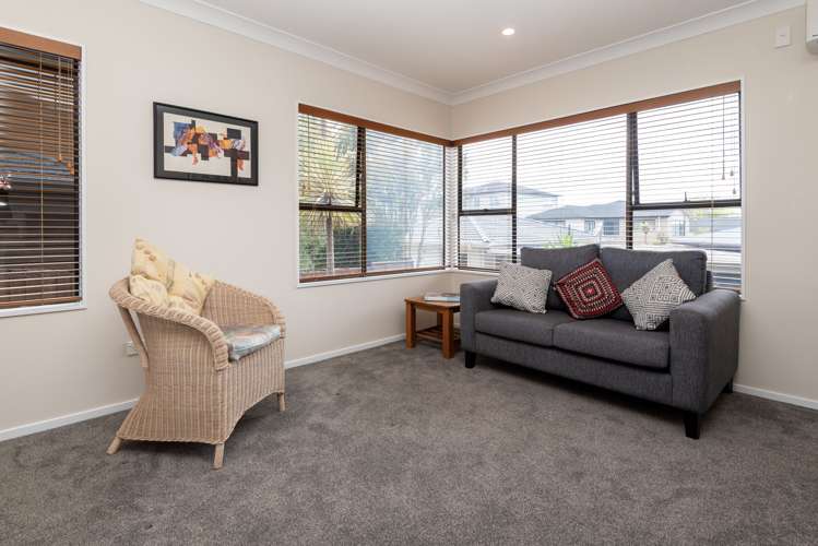 6 Borrowdace Avenue Botany Downs_5