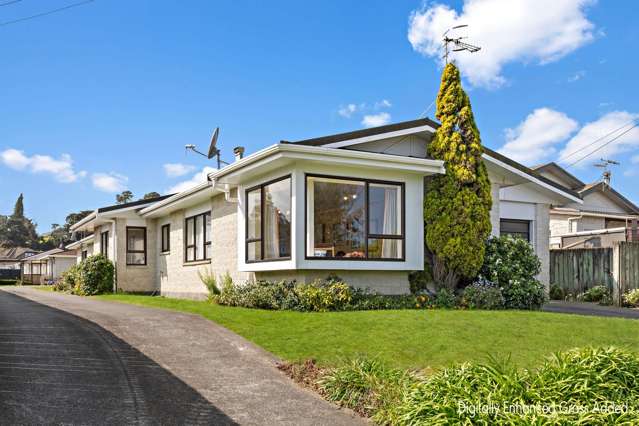 Downsizer With Bonus Sunroom/Office!