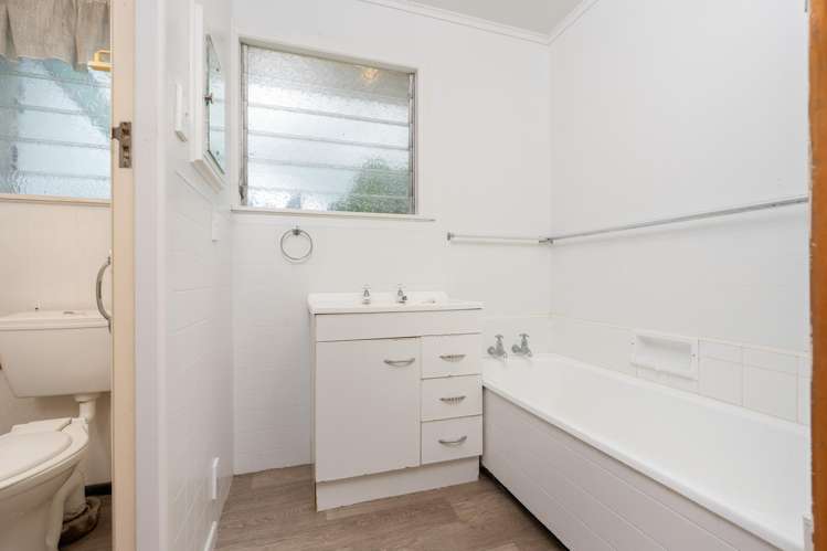 82 Great North Road Kamo_12