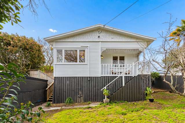 Charming 1920s Bungalow - Packed with Potential!