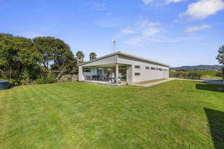 1158 East Coast Road Whakatiwai_27