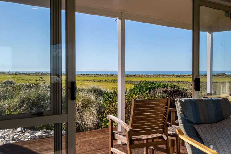 6 Beach Road Flat Point_11