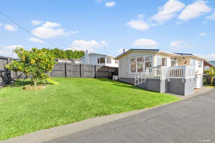 6 Beverly Place New Lynn_11