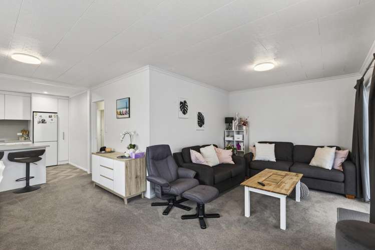 1/6 Hoyle Place Westown_8