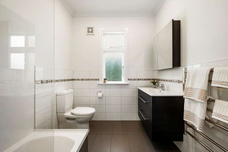 6 Bentinck Avenue Strathmore Park_10