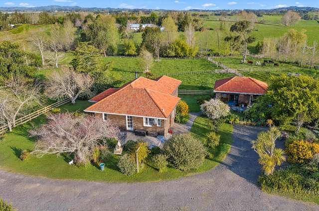 RURAL CHARM - PEACEFUL & PRIVATE ON 2.7 HA