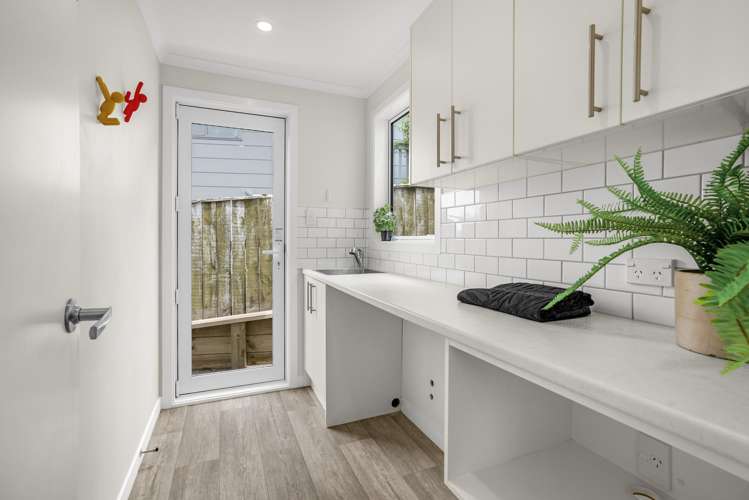 184 Dowse Drive Maungaraki_28