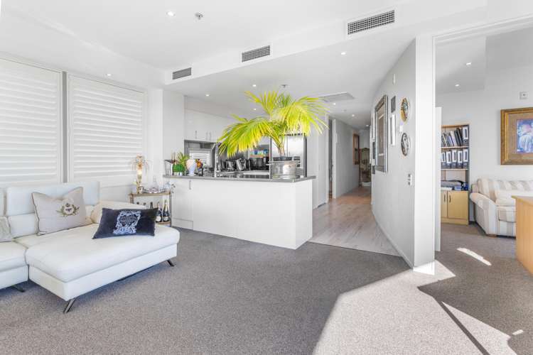 305/88 The Strand_4