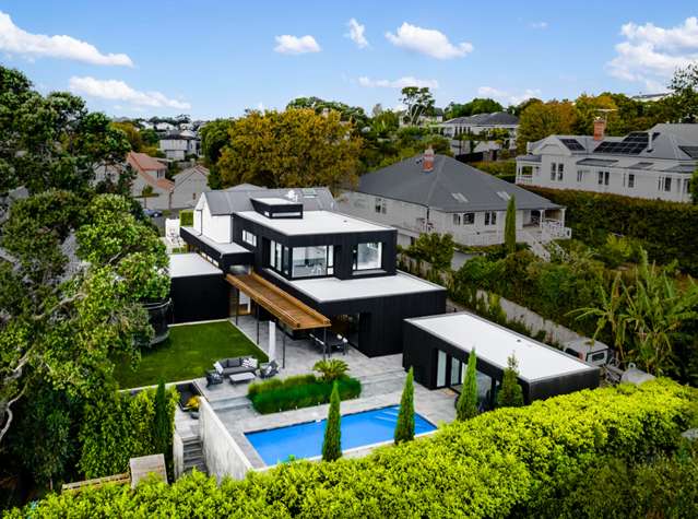 Designer Remuera home smashes 2023 auction record with $7.7m sale