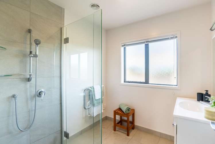 5/3 Georgia Grove Paraparaumu_12