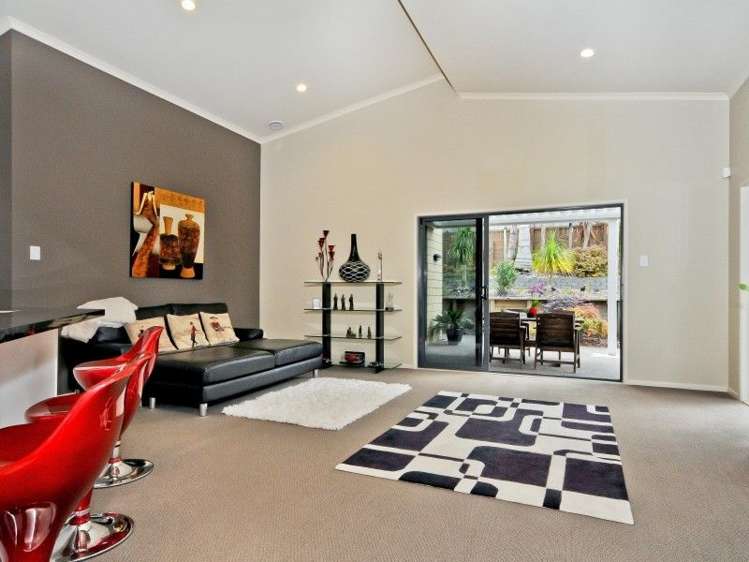 92 Farnborough Drive Grandview Heights_12