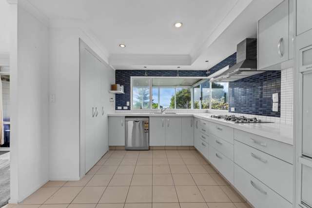 2/4 Fairlea Road Te Atatu South_4