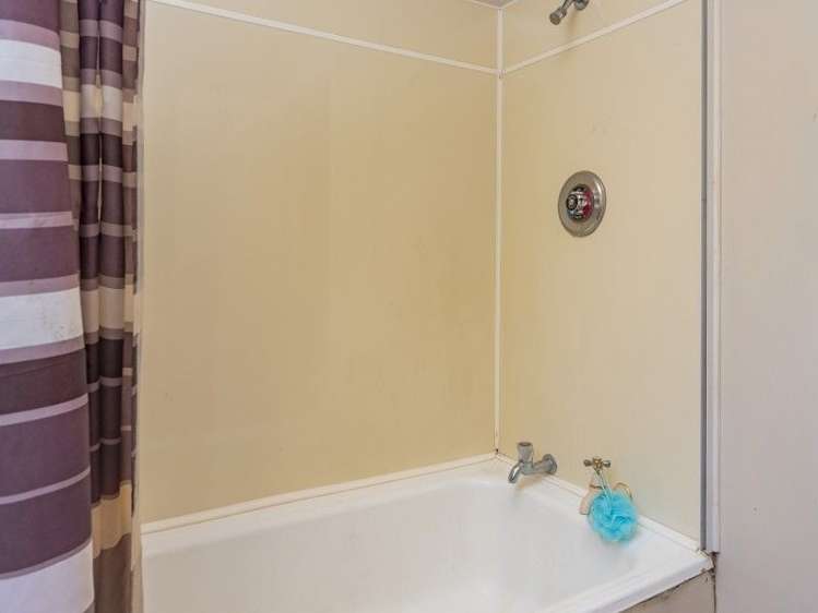 128 Saint Vincent Street Toi Toi_9