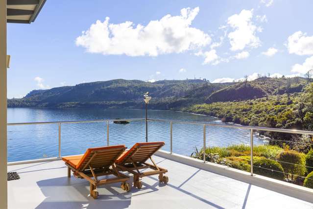 26 Whakamoenga Point Acacia Bay_1