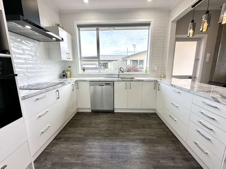 397 North Road Waikiwi_16