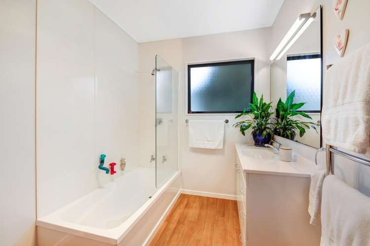 23 Jelas Road Red Beach_19