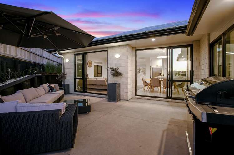 201 Ballintoy Park Drive Welcome Bay_18