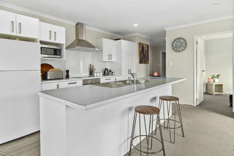 5 Austen Way Hairini_5