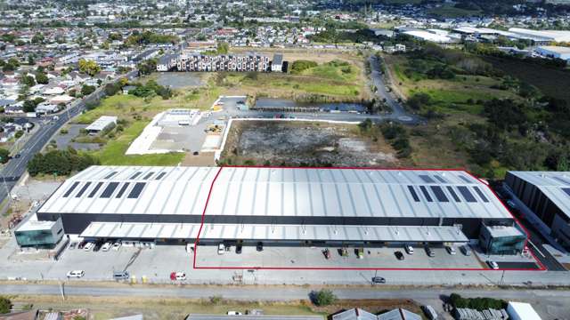 Large-scale Favona warehouse opportunity