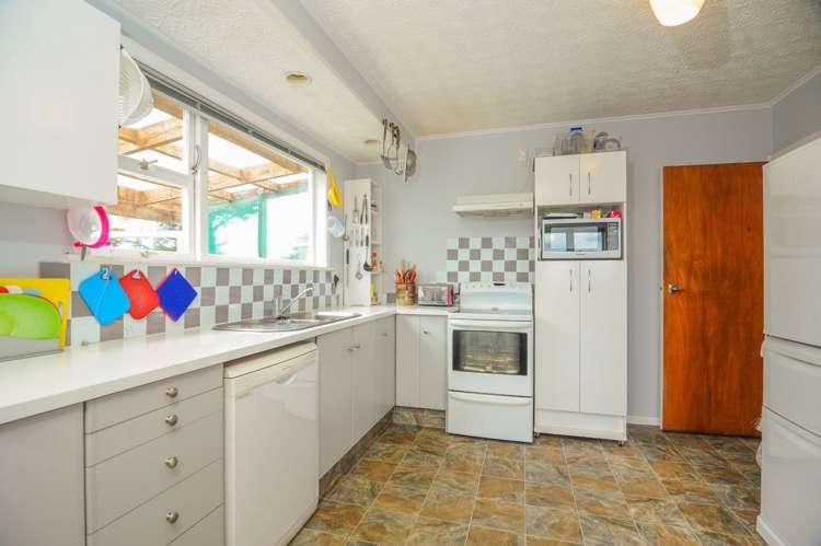 16 Clinton Avenue Te Atatu Peninsula_9