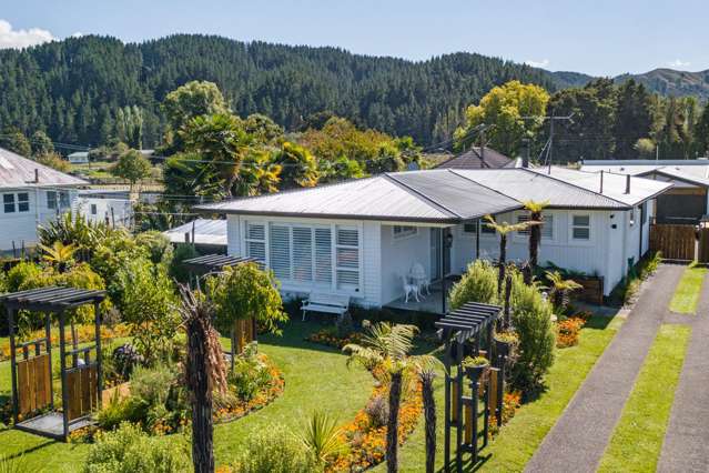 Oasis Garden Retreat - Holiday At Home!