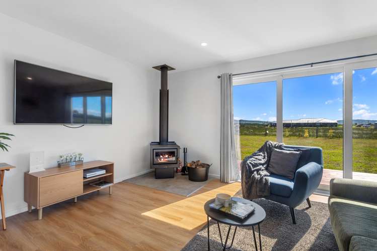 86 Racecourse Road Amberley_16