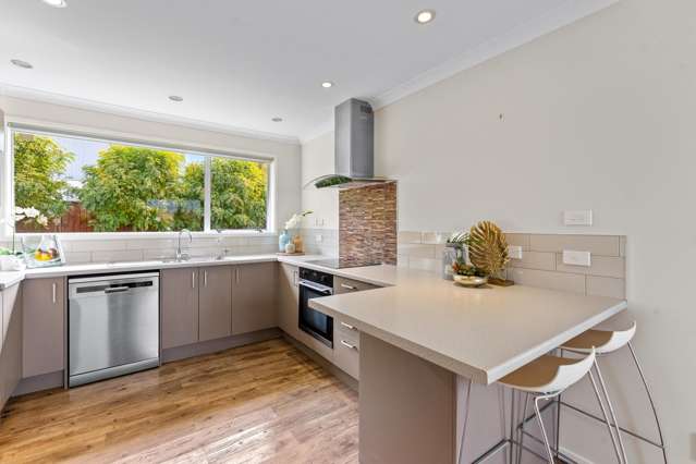 12 Towra Place Botany Downs_1