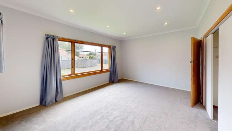 8 Churchill Crescent 1206_12