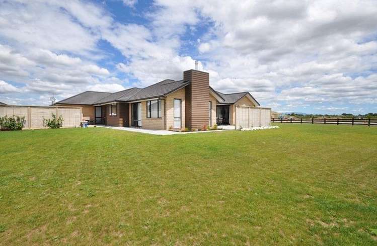 81 Baxter Michael Crescent Cambridge_18