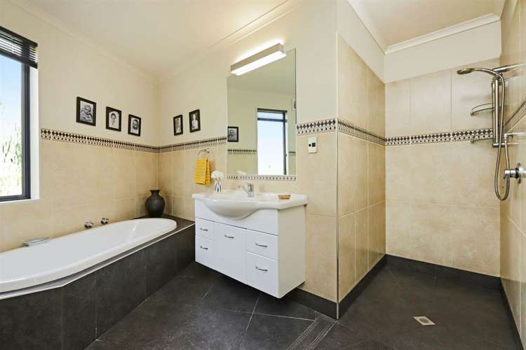 5 Laing Cove Havelock North_16