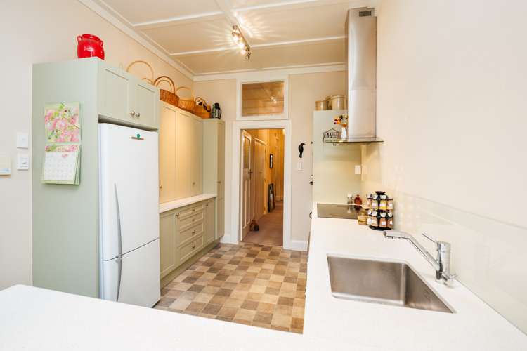 20 Moerangi Street West End_14