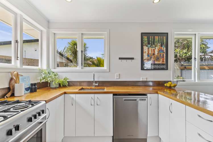 32 Amberley Avenue Te Atatu South_7