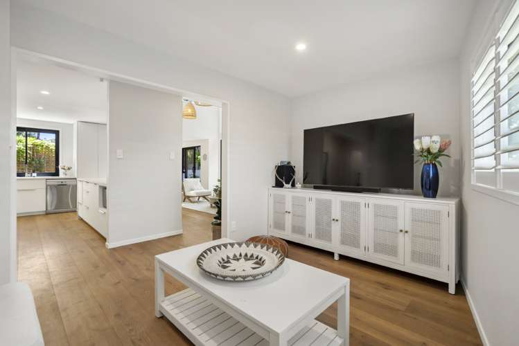 2/236 Beach Road Campbells Bay_17