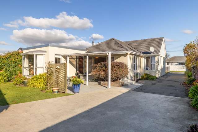 Versatile, Inviting, and Ideally Located!